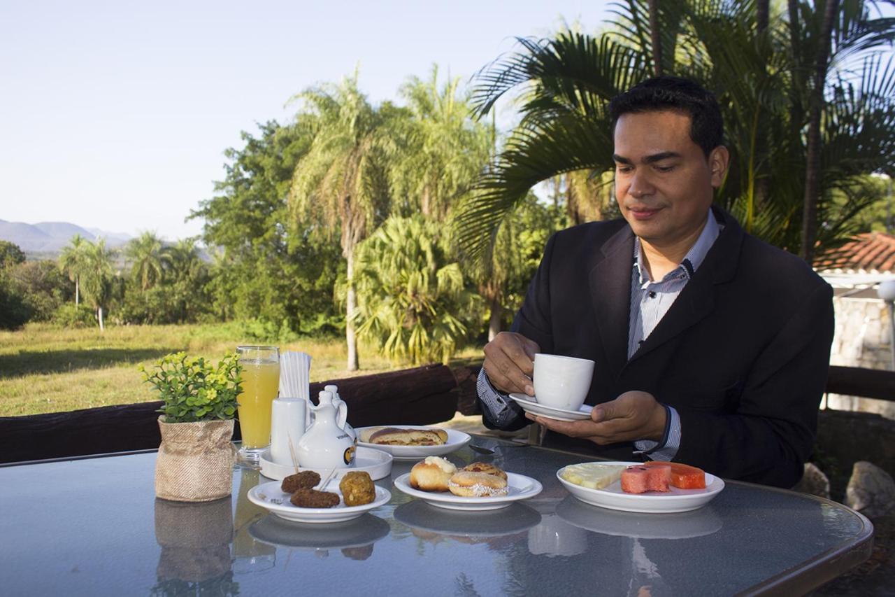 El Pantanal Hotel & Resort Puerto Quijarro  Екстер'єр фото