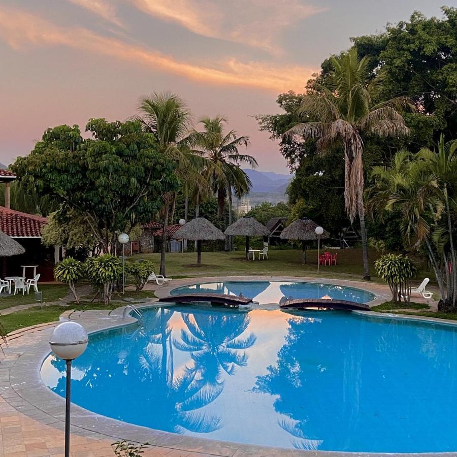 El Pantanal Hotel & Resort Puerto Quijarro  Екстер'єр фото